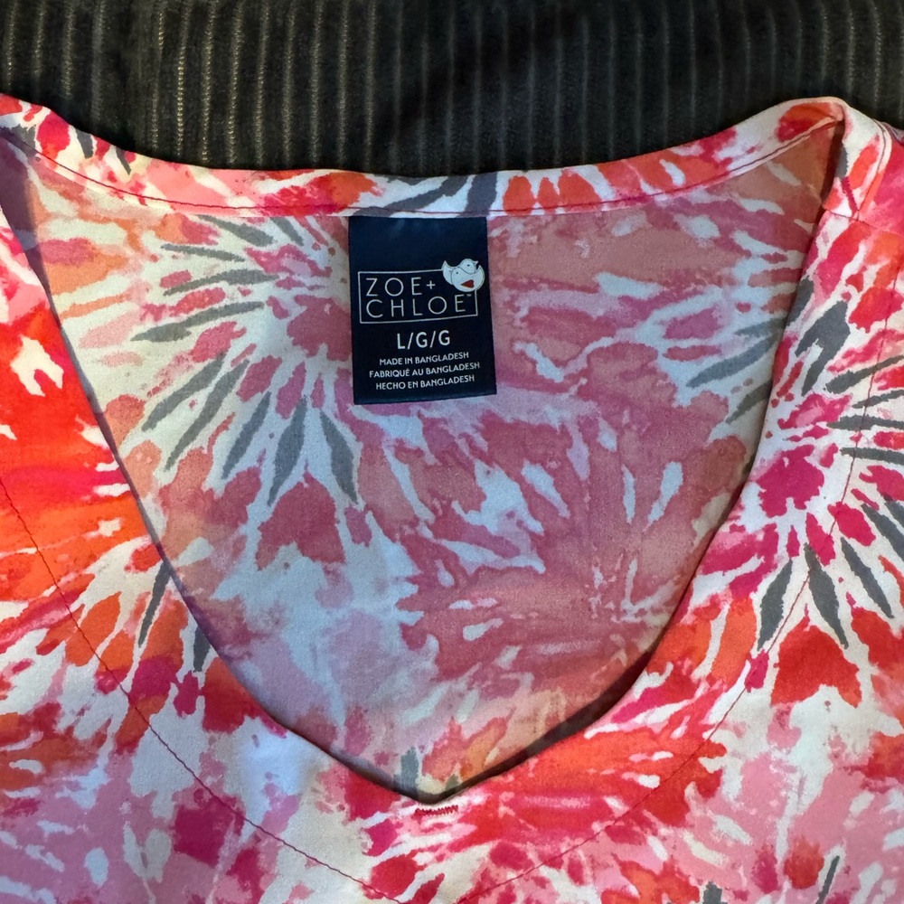 Zoe and Chloe scrub top - Picture 3 of 4